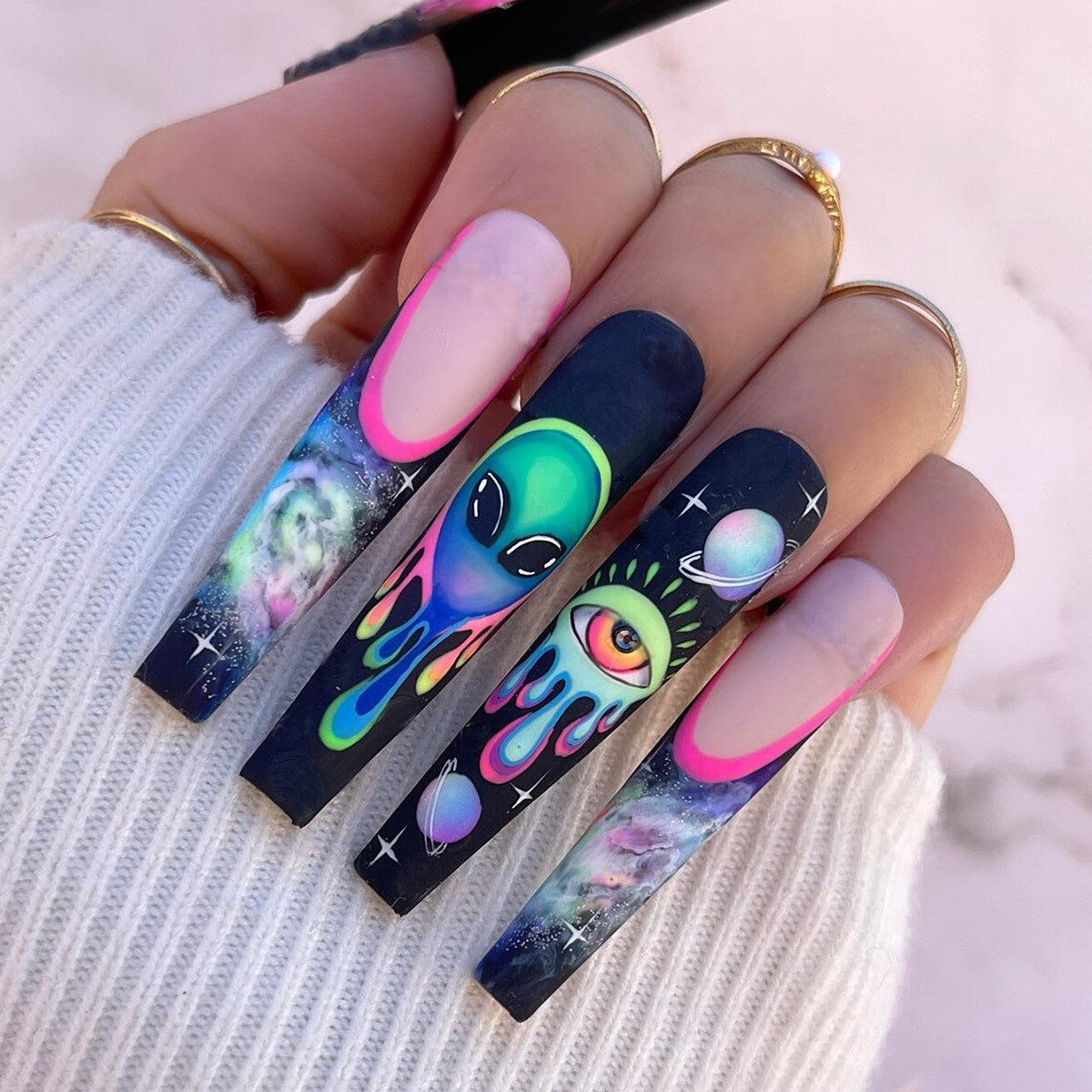 24Pcs Christmas Exclusive False Nails Wearable Long Xmas Style Fake Nails Elk Snowflake Design Full Cover Press on Nail tips