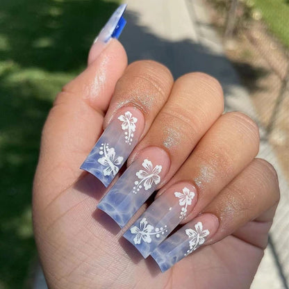 24Pcs Christmas Exclusive False Nails Wearable Long Xmas Style Fake Nails Elk Snowflake Design Full Cover Press on Nail tips