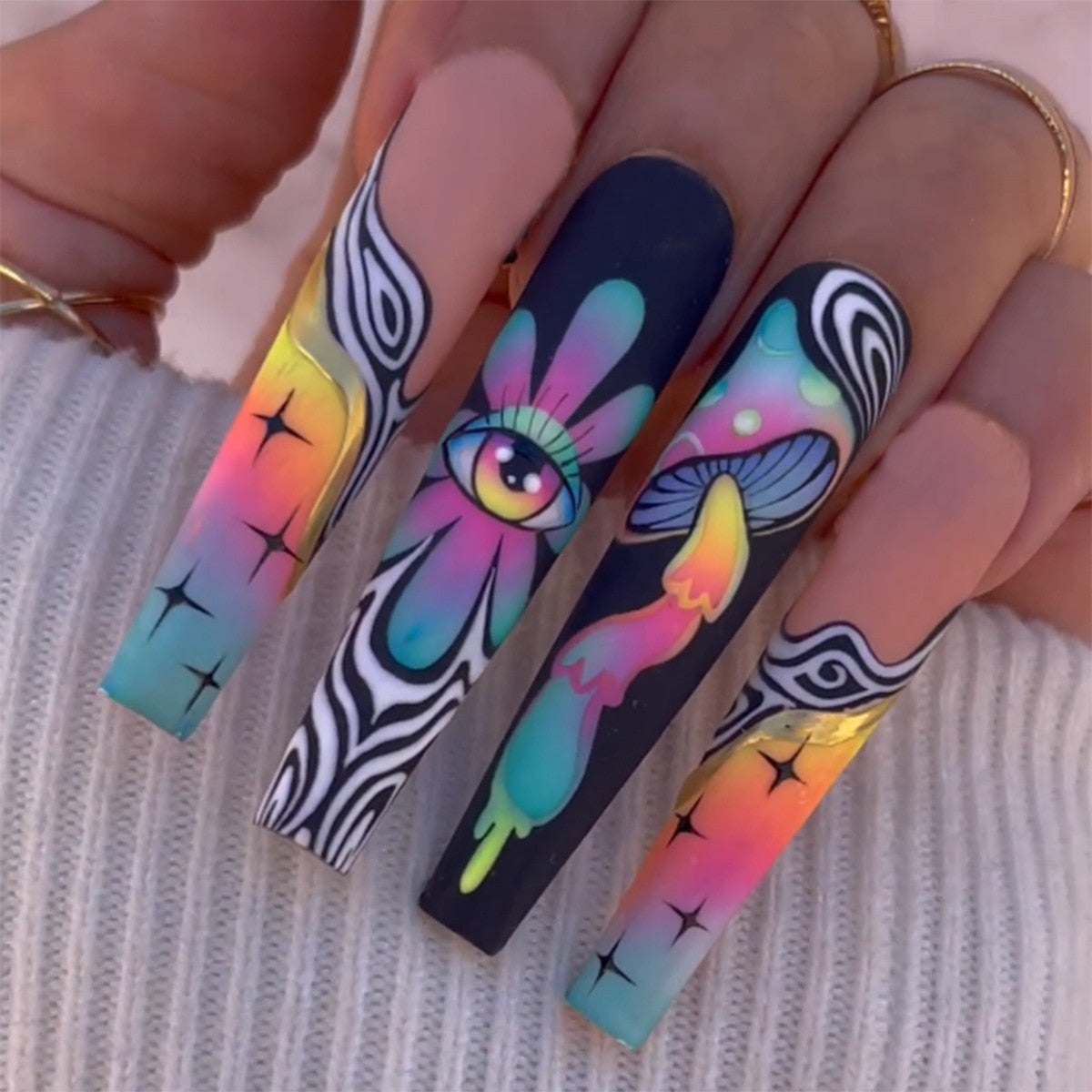 24Pcs Christmas Exclusive False Nails Wearable Long Xmas Style Fake Nails Elk Snowflake Design Full Cover Press on Nail tips