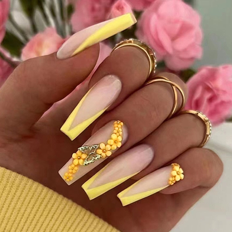 24Pcs Christmas Exclusive False Nails Wearable Long Xmas Style Fake Nails Elk Snowflake Design Full Cover Press on Nail tips
