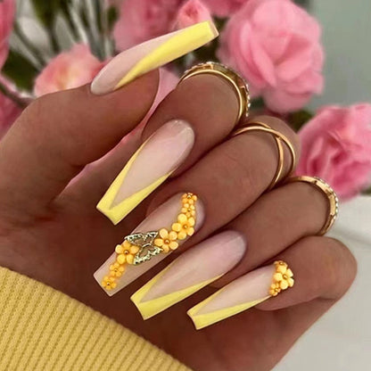24Pcs Christmas Exclusive False Nails Wearable Long Xmas Style Fake Nails Elk Snowflake Design Full Cover Press on Nail tips