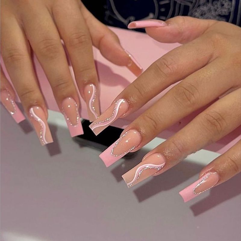 24Pcs Christmas Exclusive False Nails Wearable Long Xmas Style Fake Nails Elk Snowflake Design Full Cover Press on Nail tips