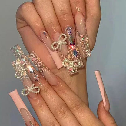24Pcs Christmas Exclusive False Nails Wearable Long Xmas Style Fake Nails Elk Snowflake Design Full Cover Press on Nail tips