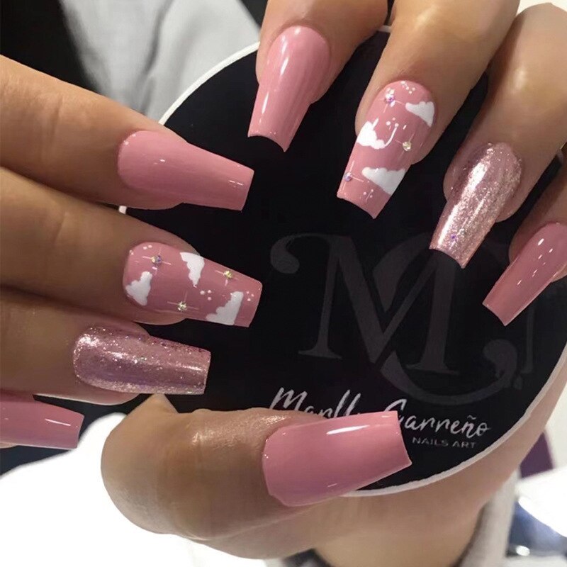 24Pcs Christmas Exclusive False Nails Wearable Long Xmas Style Fake Nails Elk Snowflake Design Full Cover Press on Nail tips