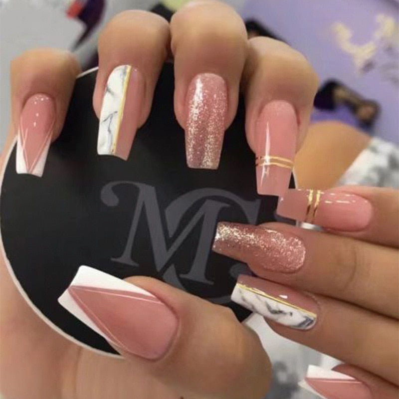 24Pcs Christmas Exclusive False Nails Wearable Long Xmas Style Fake Nails Elk Snowflake Design Full Cover Press on Nail tips