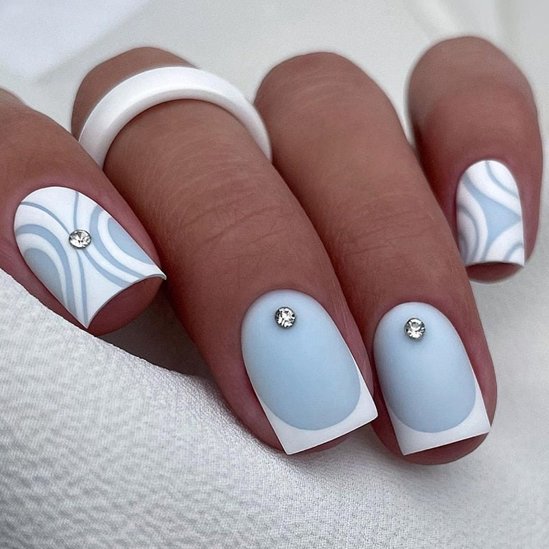 24Pcs Christmas Exclusive False Nails Wearable Long Xmas Style Fake Nails Elk Snowflake Design Full Cover Press on Nail tips