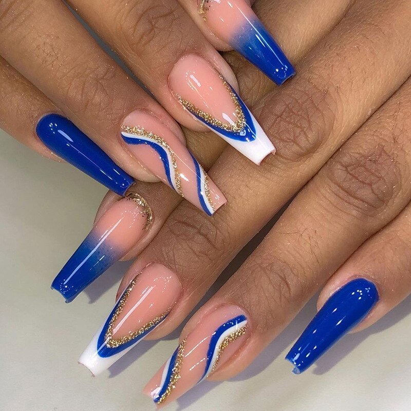 24Pcs Christmas Exclusive False Nails Wearable Long Xmas Style Fake Nails Elk Snowflake Design Full Cover Press on Nail tips