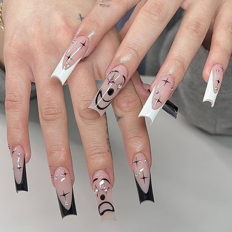 24Pcs Christmas Exclusive False Nails Wearable Long Xmas Style Fake Nails Elk Snowflake Design Full Cover Press on Nail tips