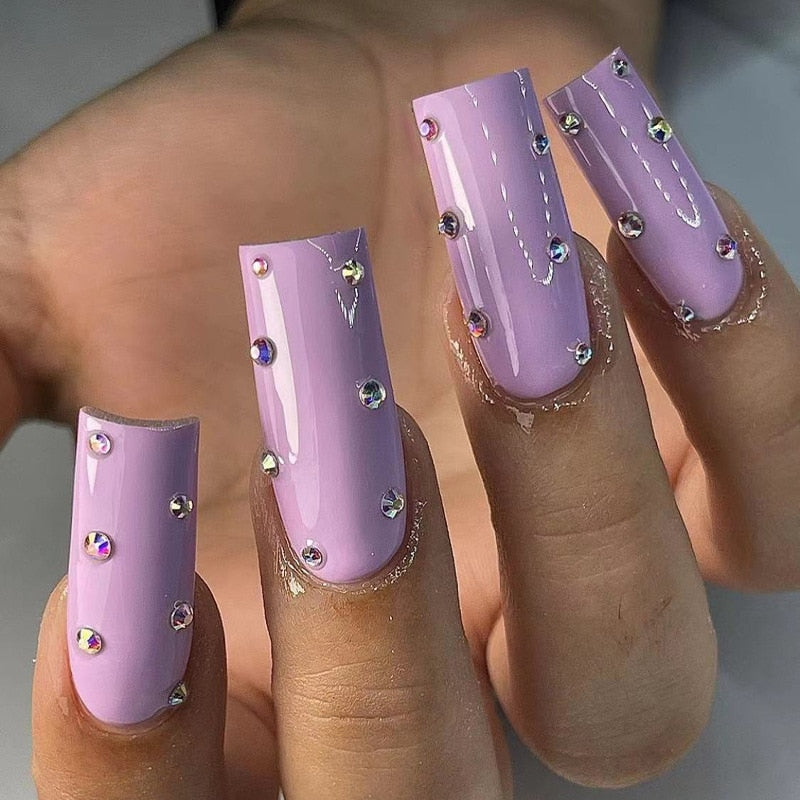 24Pcs Christmas Exclusive False Nails Wearable Long Xmas Style Fake Nails Elk Snowflake Design Full Cover Press on Nail tips