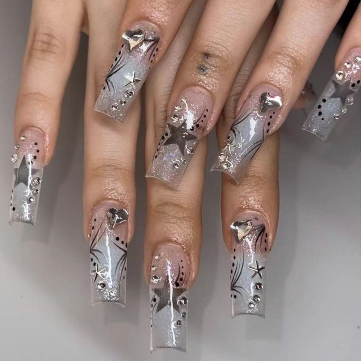 24Pcs Christmas Exclusive False Nails Wearable Long Xmas Style Fake Nails Elk Snowflake Design Full Cover Press on Nail tips