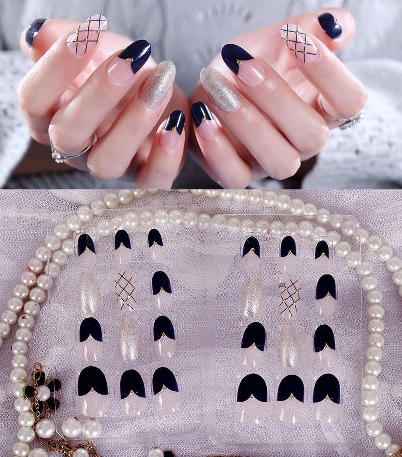 24Pcs/Set Fake Nails Press on Girls Finger Beauty False Nail Art Tips Bright Shining 3D Diamond Full Cover French Nail Art Tips