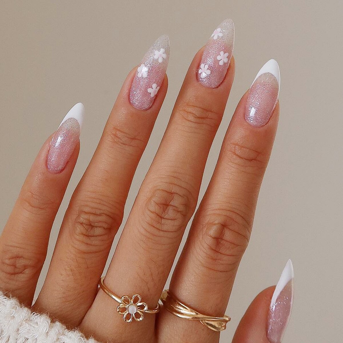 24Pcs Short Almond French False Nails Full Cover Artificial Fake Nails Press on Nails Tips Reusable Adhesive False Nails