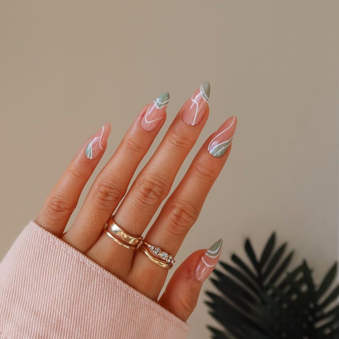 24Pcs Short Almond French False Nails Full Cover Artificial Fake Nails Press on Nails Tips Reusable Adhesive False Nails