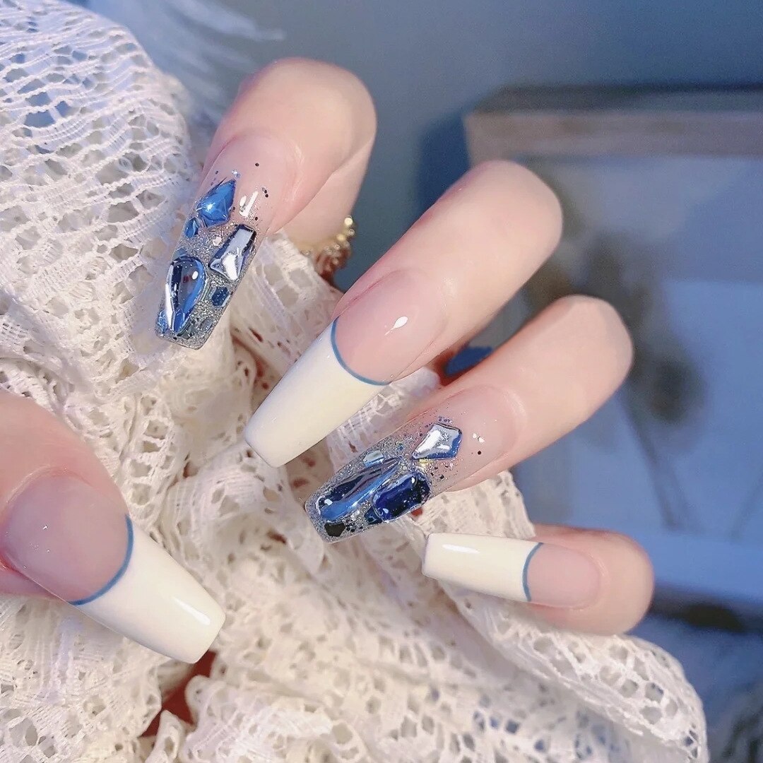24Pcs Three-dimensional Love Heart False Nails with French Design Long Coffin Wearable Fake Nails Rhinestone Press on Nails Tips