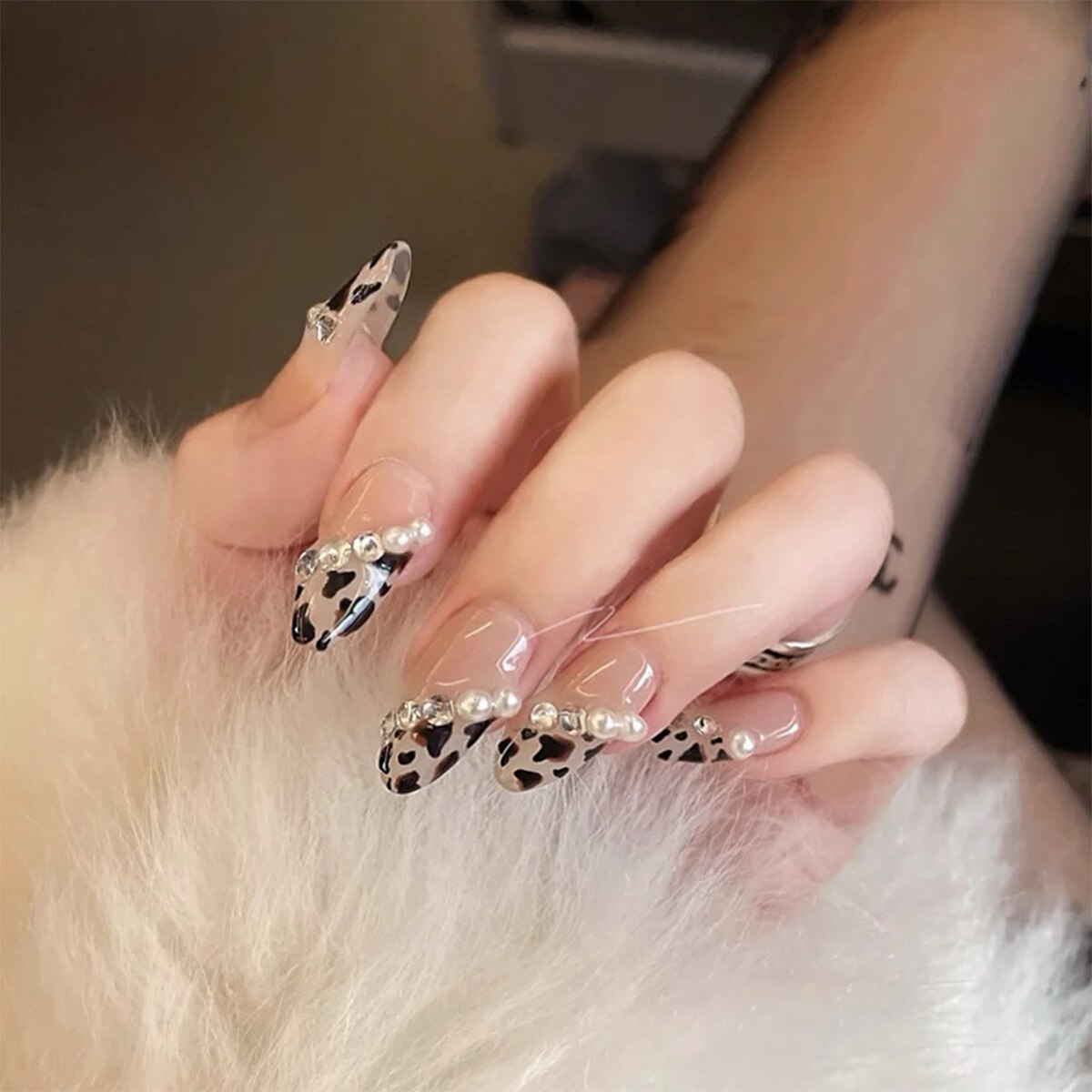 24Pcs Wearable Fake Nails Pink Gradient Glitter Butterfly Rhinestones Full Cover Acrylic Nail Tips With Press Glue Detachable