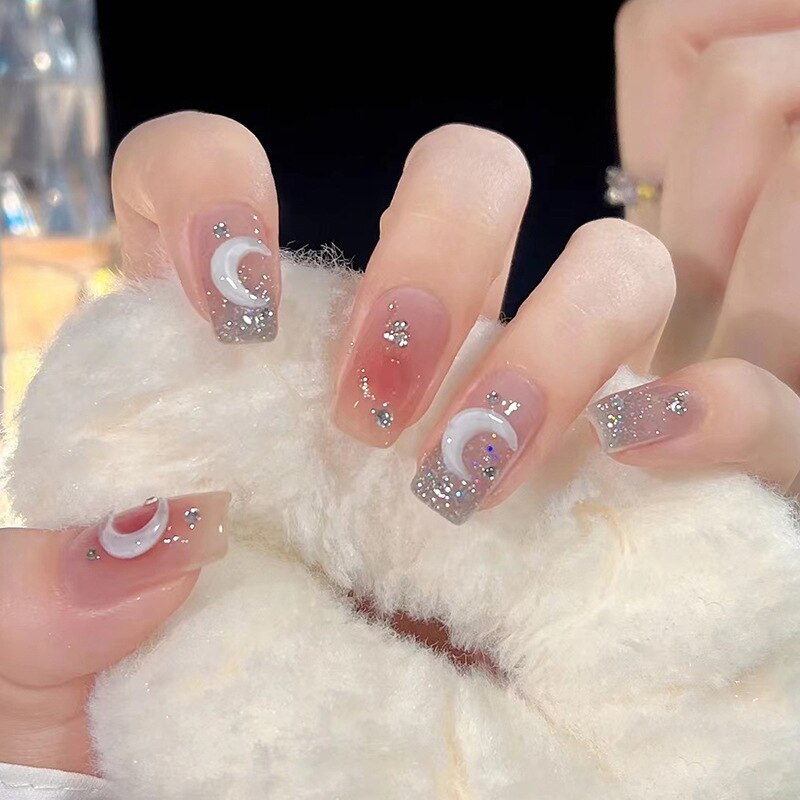 24Pcs Wearable False Nails with Glue Glitter Heart-shaped Rhinestone Design Full Cover Nail Tips Acrylic Fake Nails Press on