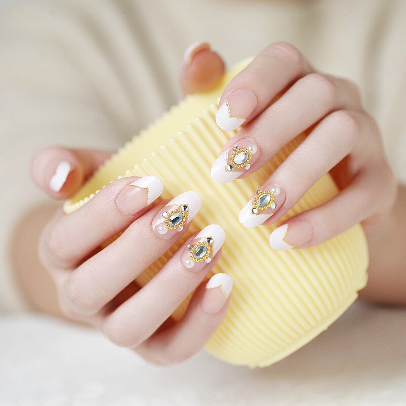 24Pcs/box Luxe Shining Rhinestone Wedding False Nails Transparent Glitter Gems Crown Designed Square Full Short Fake Art Bride