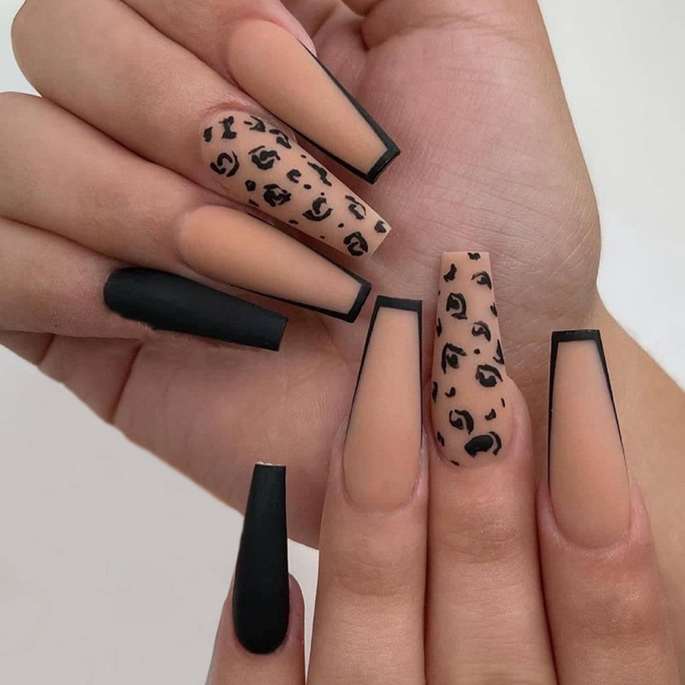 24pcs Press on Nails Punk Black White Patchwork Fire Pattern Long Coffin False Nails Ballerina Fake Nail Art Manicure Full Tips