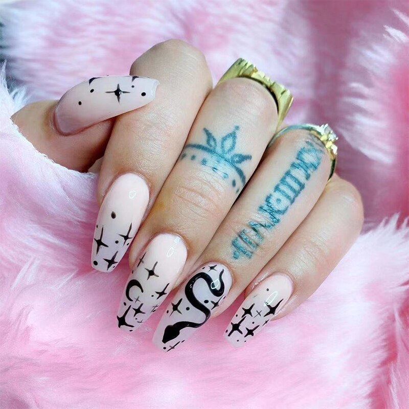 24pcs Press on Nails Punk Black White Patchwork Fire Pattern Long Coffin False Nails Ballerina Fake Nail Art Manicure Full Tips