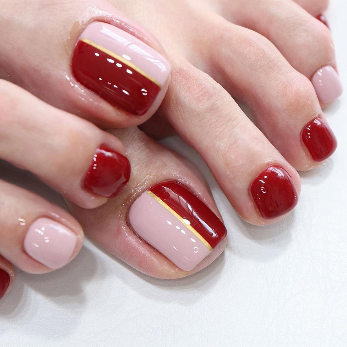 24pcs Summer Press on Toe Nails Fake Nail Tips with Designs Matte Set Red Rhinestone Reusable False Stick-on Nails Art