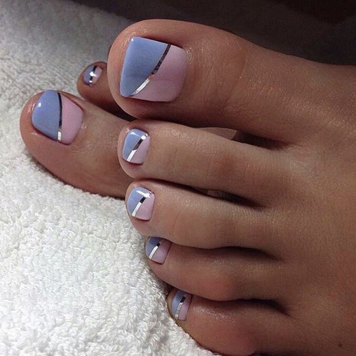 24pcs Summer Press on Toe Nails Fake Nail Tips with Designs Matte Set Red Rhinestone Reusable False Stick-on Nails Art