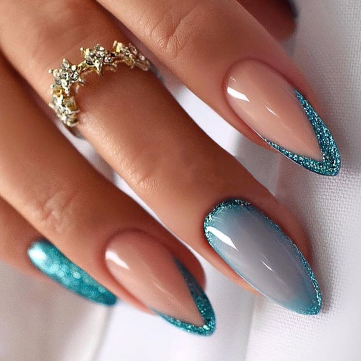 24pcs Wearable Short Round Head Sparkling French fake nails with glue Full Cover Almond Press On False Nails with Waves Stripes
