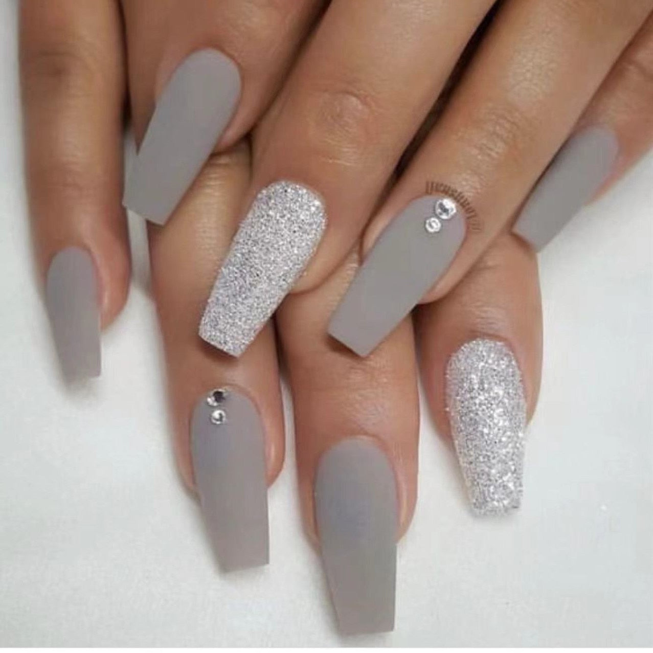 24pcs removeable false nails with glue Ballet nails with designs Gradient Shinny brown press on nails coffin glitter fake nails
