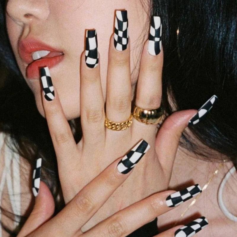 Black Comic Hand Drawn Pattern Wearable Nail Art Glossy Purple Long Ballet Detachable Finished False Nails Press on Nails